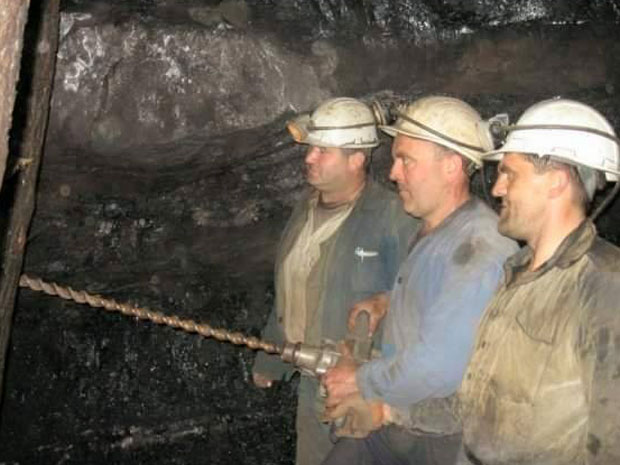 Запослени у рудницима Ресавице на радним местима: Рудари пуном паром 